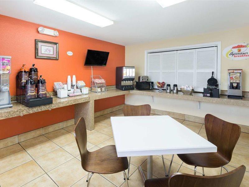 Super 8 By Wyndham Baton Rouge/I-10 Motel Екстериор снимка