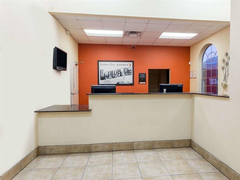 Super 8 By Wyndham Baton Rouge/I-10 Motel Екстериор снимка