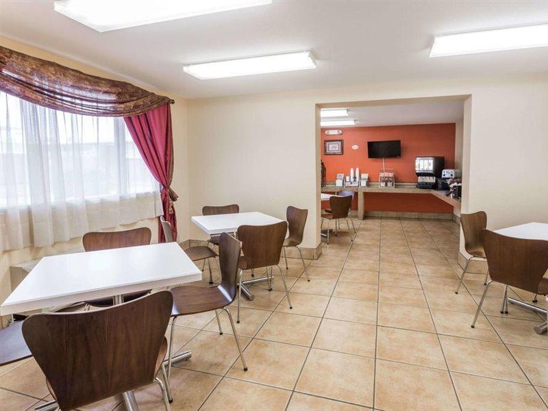 Super 8 By Wyndham Baton Rouge/I-10 Motel Екстериор снимка