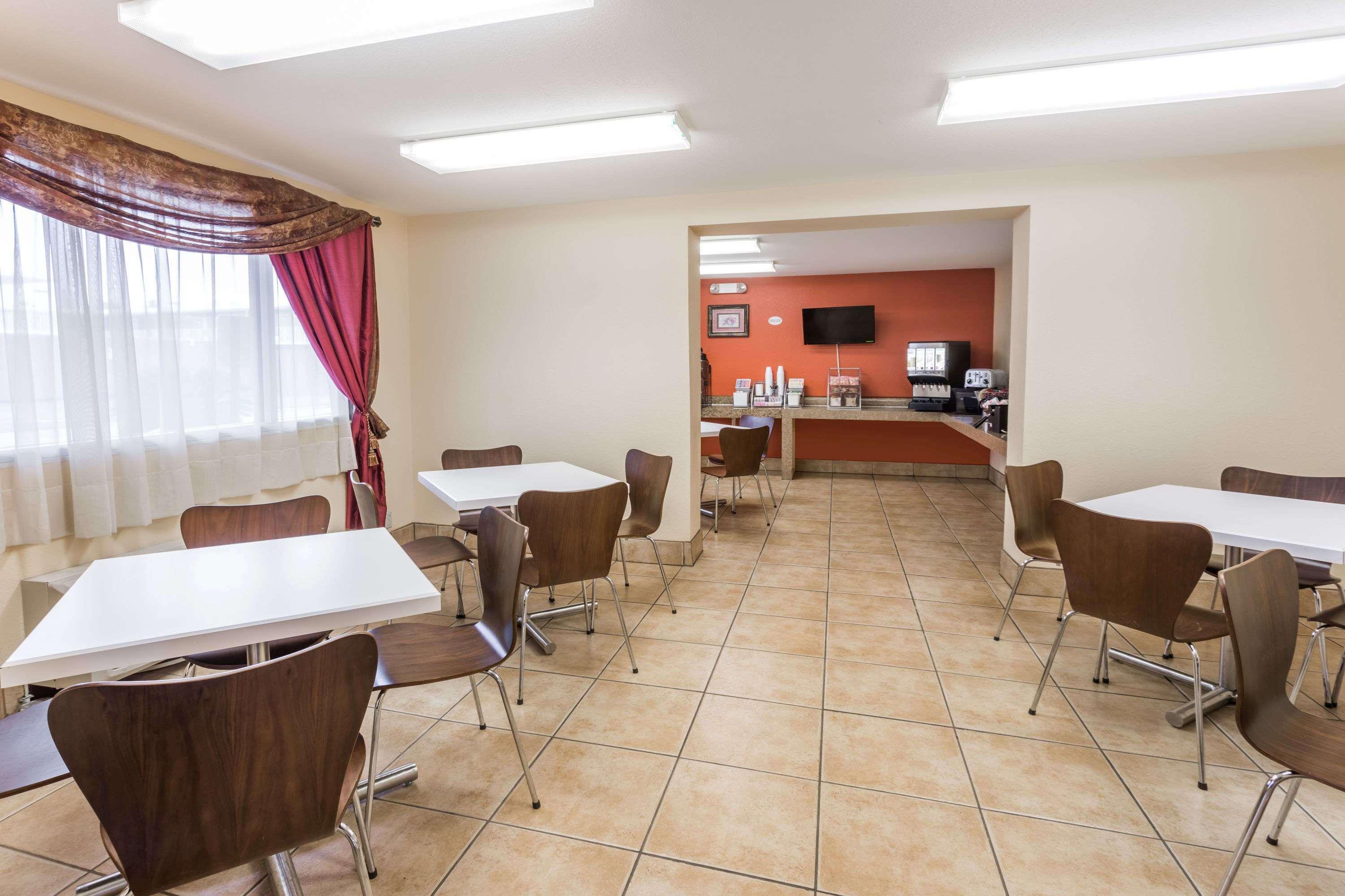 Super 8 By Wyndham Baton Rouge/I-10 Motel Екстериор снимка