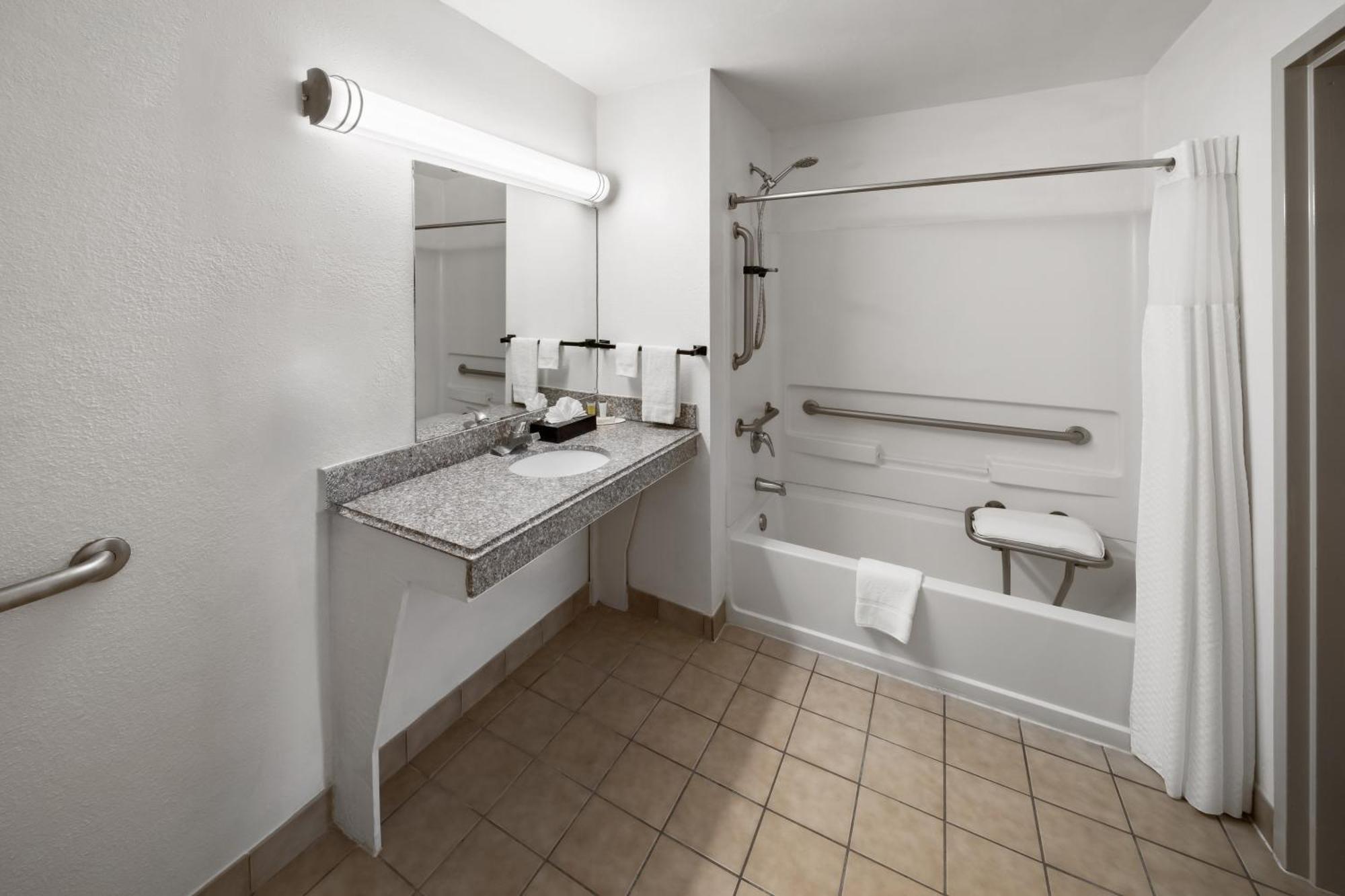 Super 8 By Wyndham Baton Rouge/I-10 Motel Екстериор снимка