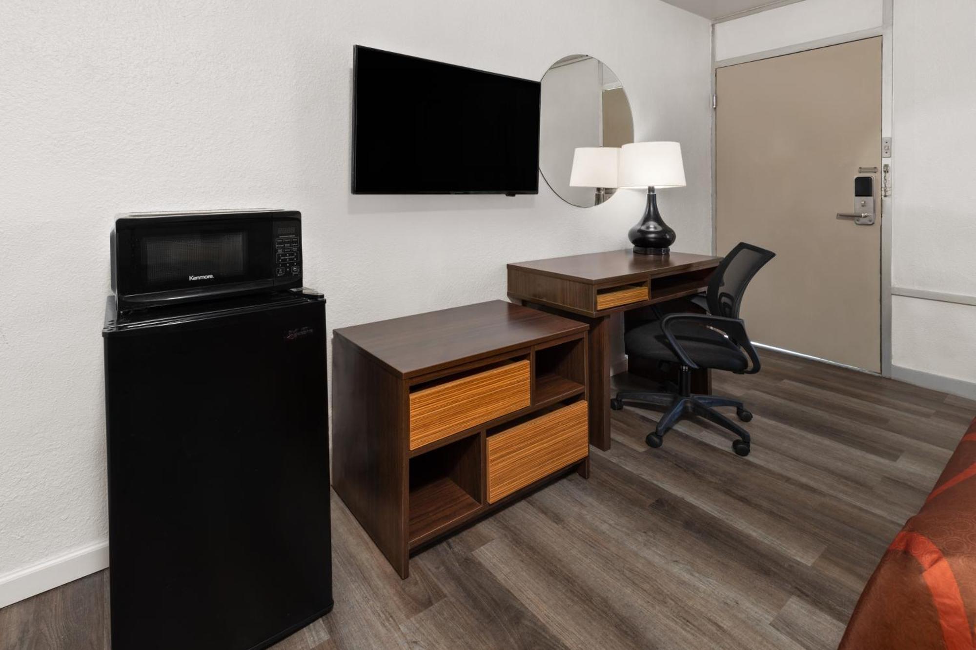 Super 8 By Wyndham Baton Rouge/I-10 Motel Екстериор снимка