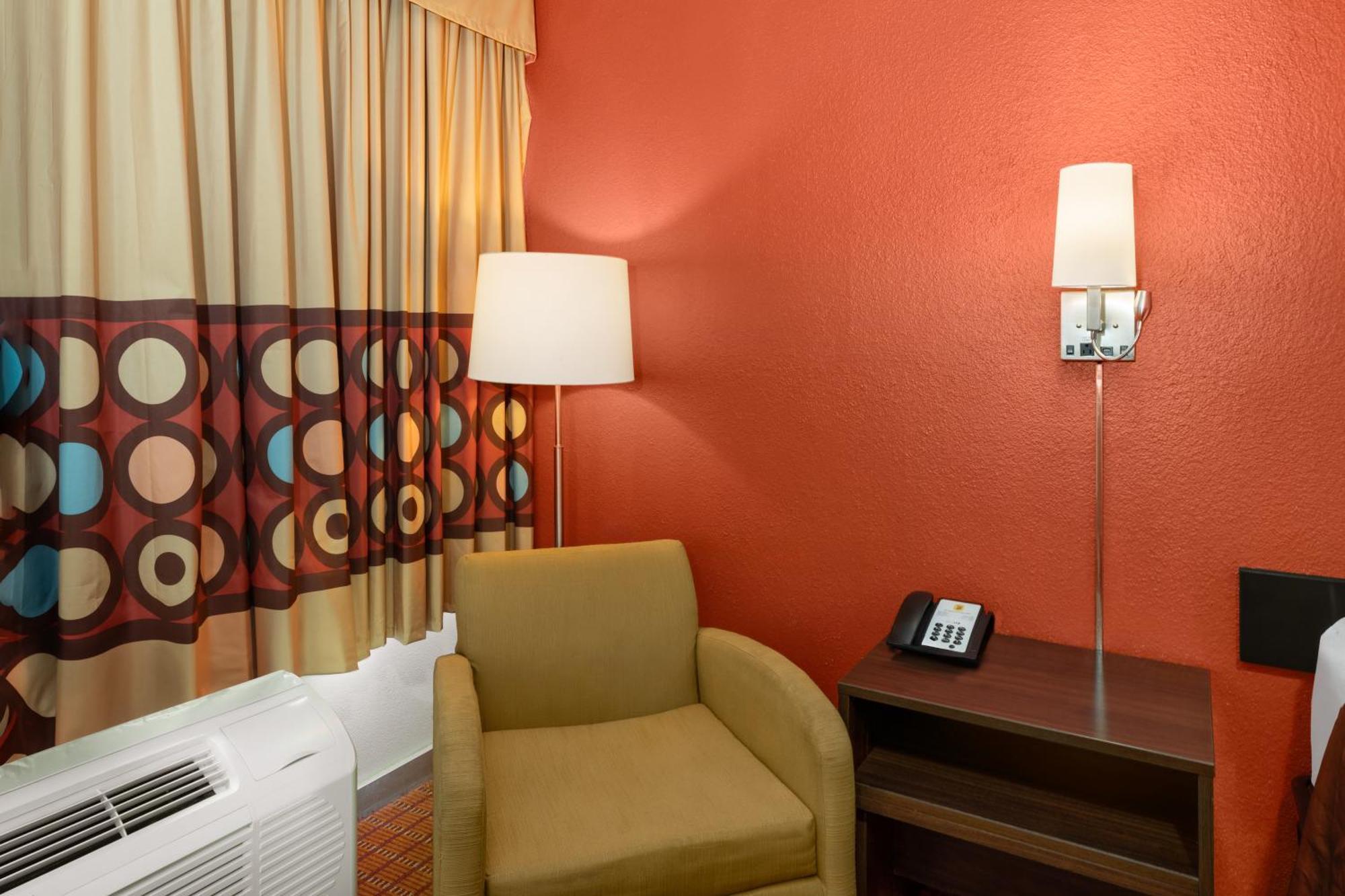 Super 8 By Wyndham Baton Rouge/I-10 Motel Екстериор снимка