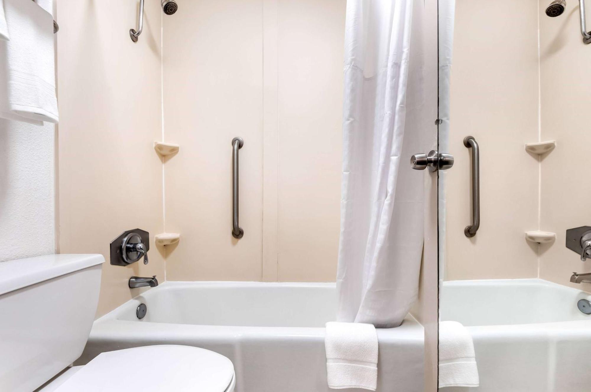 Super 8 By Wyndham Baton Rouge/I-10 Motel Екстериор снимка
