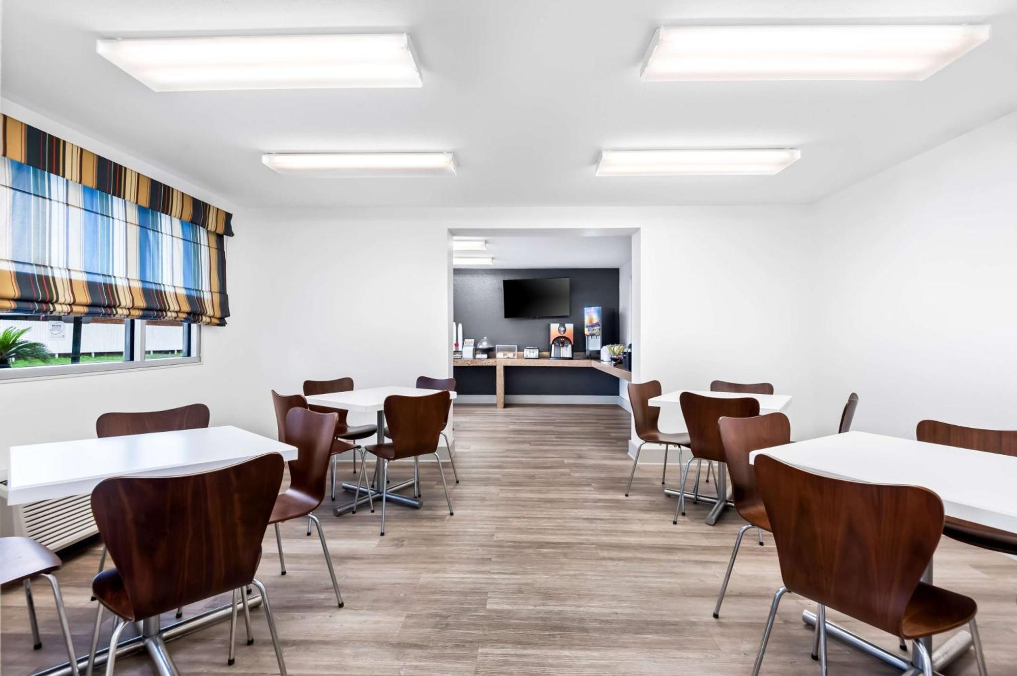 Super 8 By Wyndham Baton Rouge/I-10 Motel Екстериор снимка