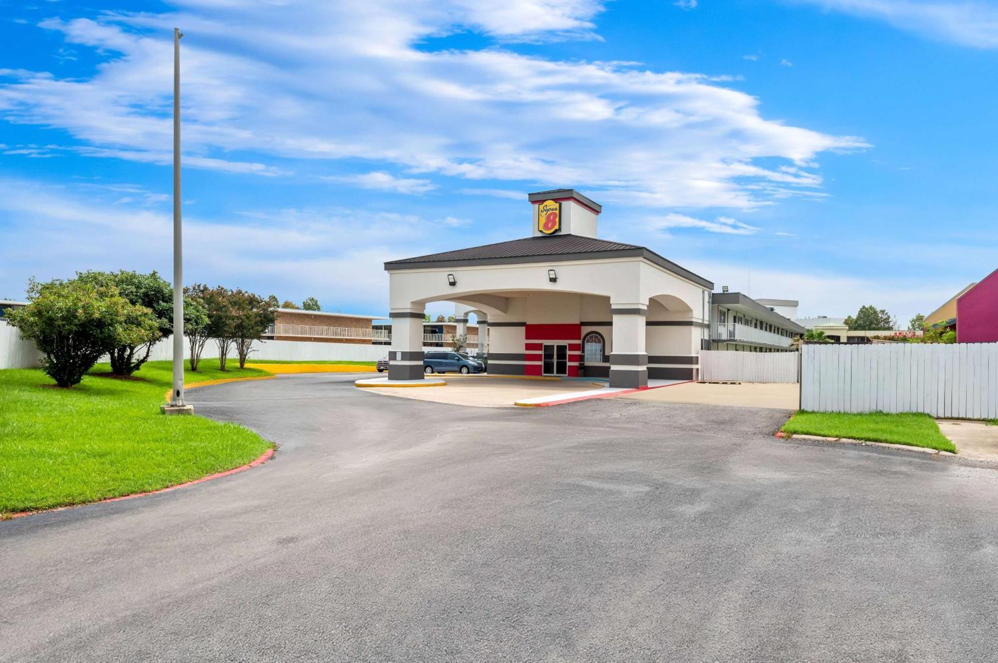 Super 8 By Wyndham Baton Rouge/I-10 Motel Екстериор снимка