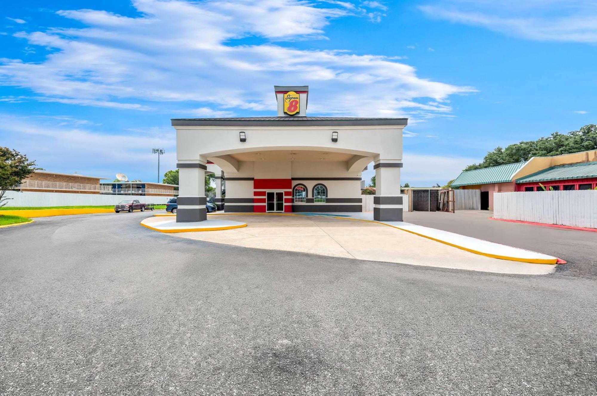 Super 8 By Wyndham Baton Rouge/I-10 Motel Екстериор снимка