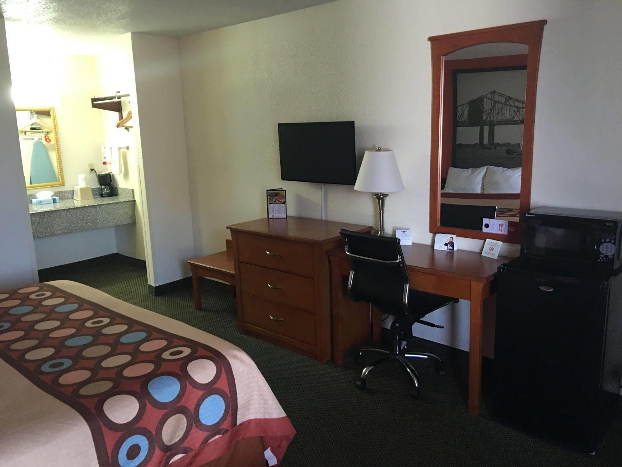Super 8 By Wyndham Baton Rouge/I-10 Motel Екстериор снимка